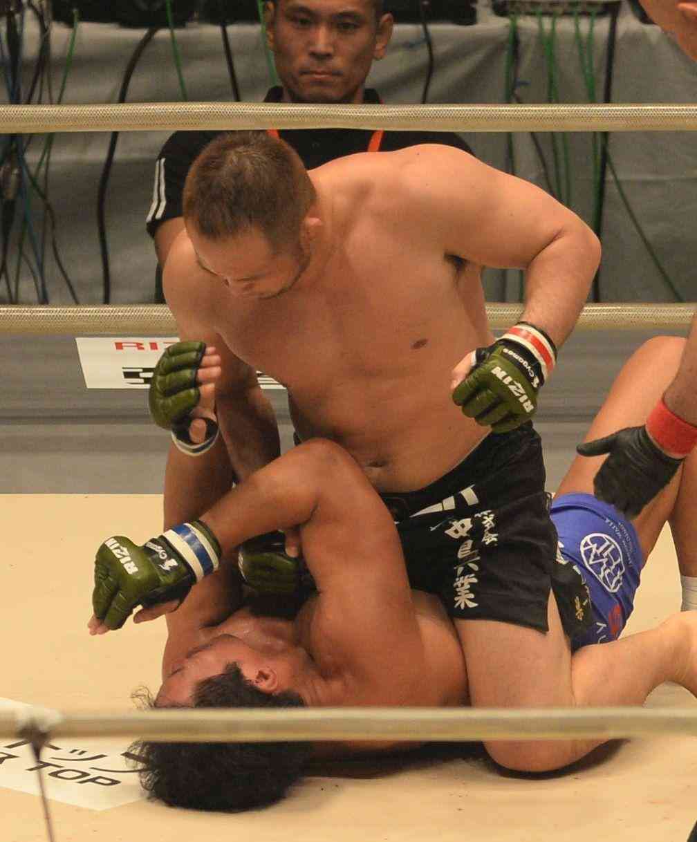 【ＲＩＺＩＮ】“小池栄子の旦那”坂田亘が顔面血だるま玉砕　引退表明、妻は涙 （デイリースポーツ） - Yahoo!ニュース