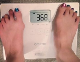 板野友美、高級ブランド品をインスタに次々アップするセレブぶりが話題に！