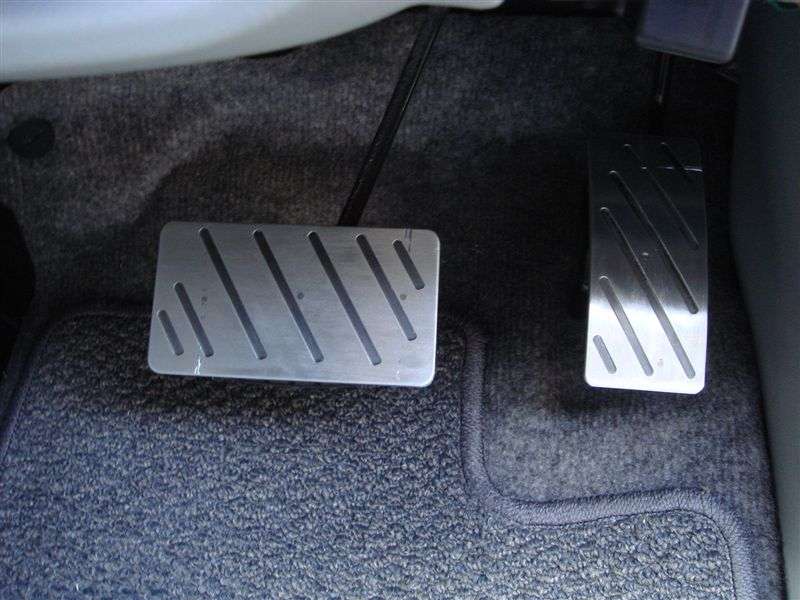 動物病院に車突っ込む＝２人軽傷－大阪府警