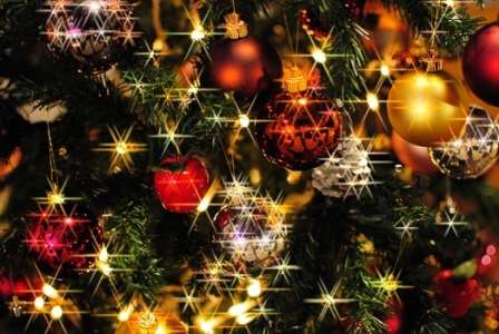 【悲報】カップルのクリスマスの過ごし方1位「自宅でまったり」 理由は「疲れているから」、やはり日本人が完全に疲弊している件