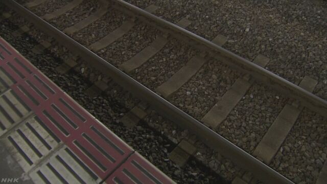 線路突き落とし事件 28歳男を殺人未遂容疑で逮捕