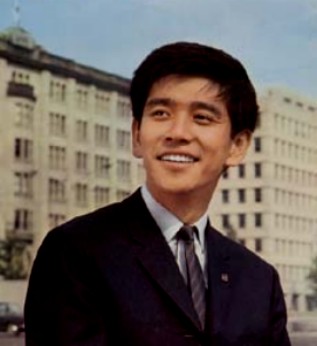 昭和に活躍したカッコいい芸能人の画像を貼りましょう。