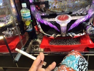 「店を潰す気か！」厚労省禁煙案に続々反対…パチンコで遊ぶ人の喫煙者は43％で死活問題