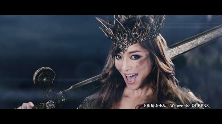 浜崎あゆみ、肩出し＆ボディライン強調ワンピ姿披露で「細っ」「どんどん痩せてる？」