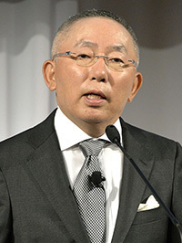 ユニクロ社長、ブラック企業批判について「うちで働いてもらって、ぜひ体験してもらいたい」→ 文春「1年間実際に働いてみました」 
