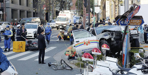 タクシーが歩道に乗り上げ5人けが  東京・南青山