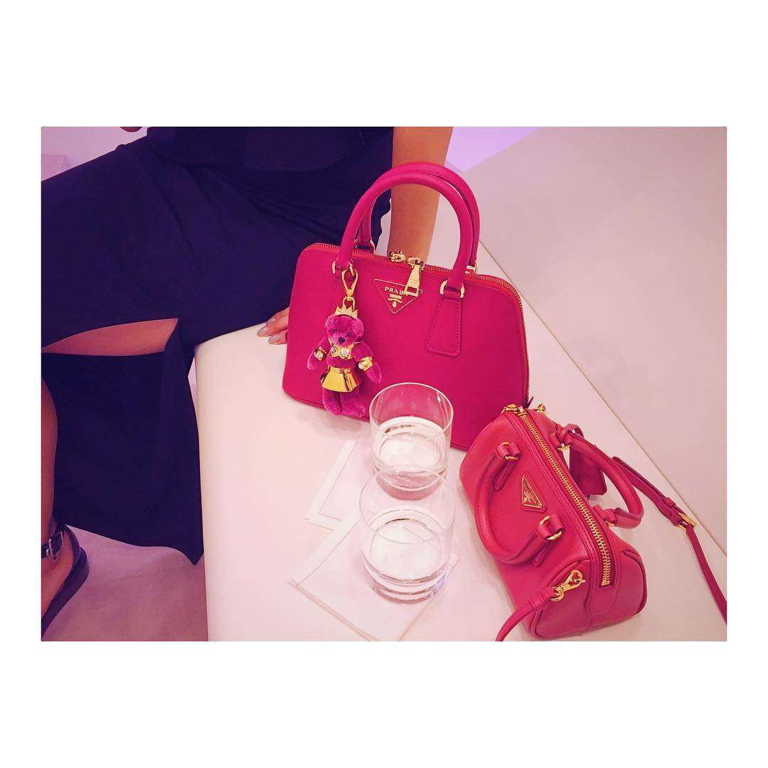 板野友美、高級ブランド品をインスタに次々アップするセレブぶりが話題に！