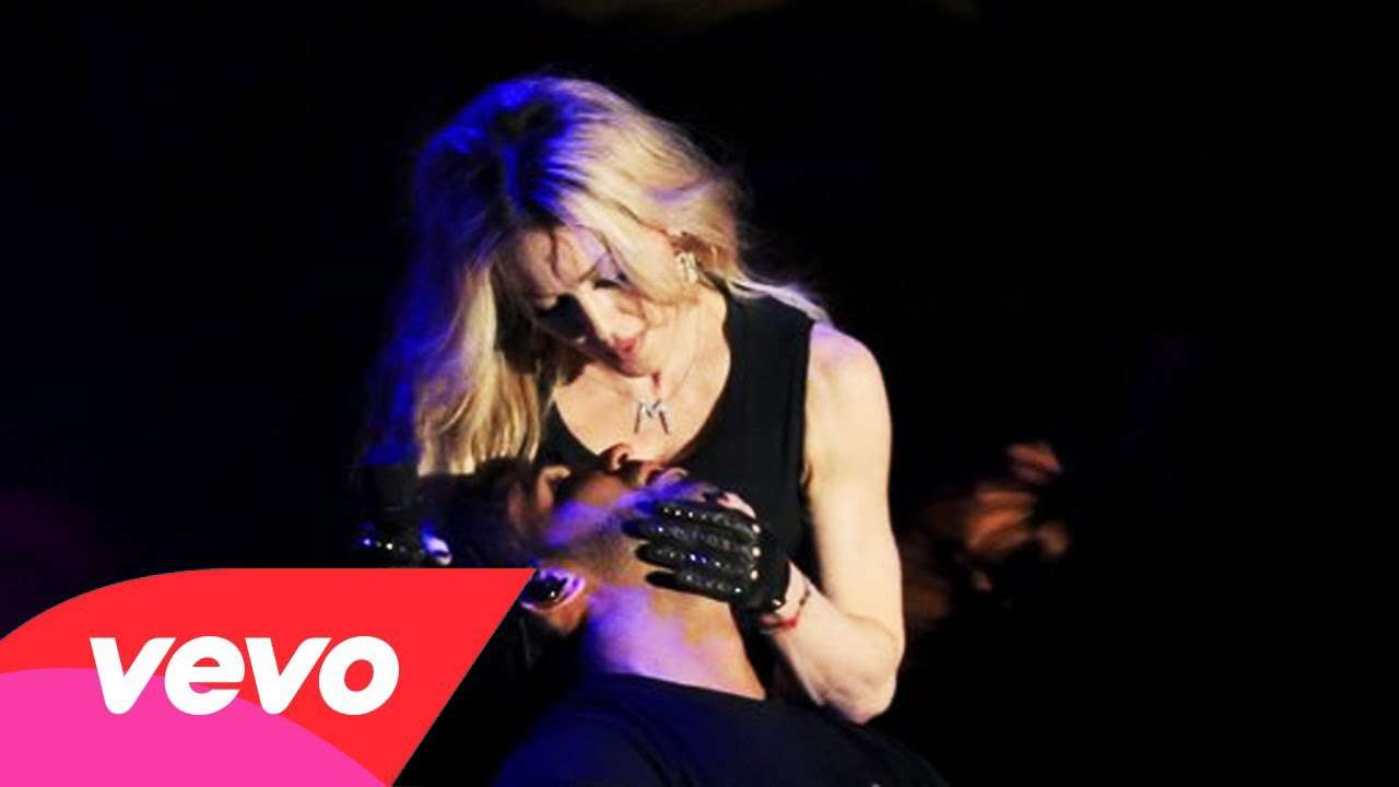 Madonna Kisses Drake On Stage (Coachella) - YouTube
