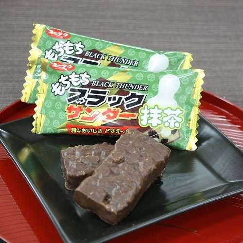ブラックサンダー初のもちもち食感！　「もちもちブラックサンダー」あずき味と抹茶味が登場