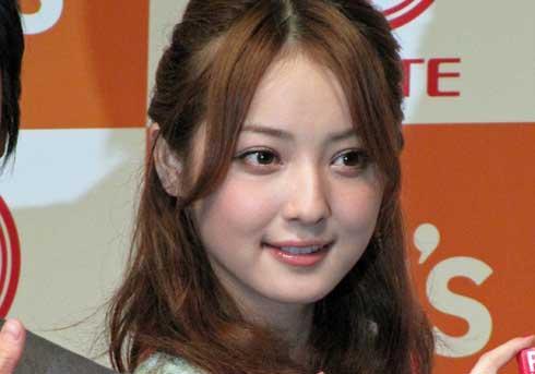 佐々木希、“汗だく”入浴ショットに「すっぴん?」「反則級」コメント殺到
