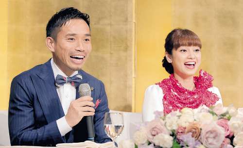 平愛梨「指輪じゃなくて、じゃがりこが良かった」…長友とラブラブ婚約会見 : スポーツ報知