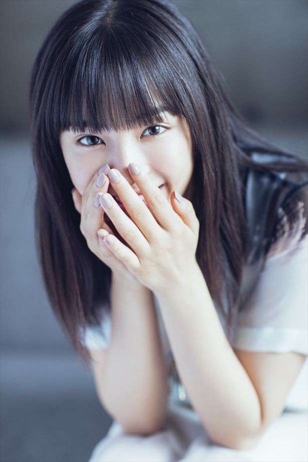 “オトナな広瀬すず”に「美人すぎる」「女神」と絶賛の声