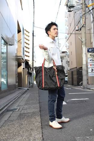 大人の男性の休日バッグ
