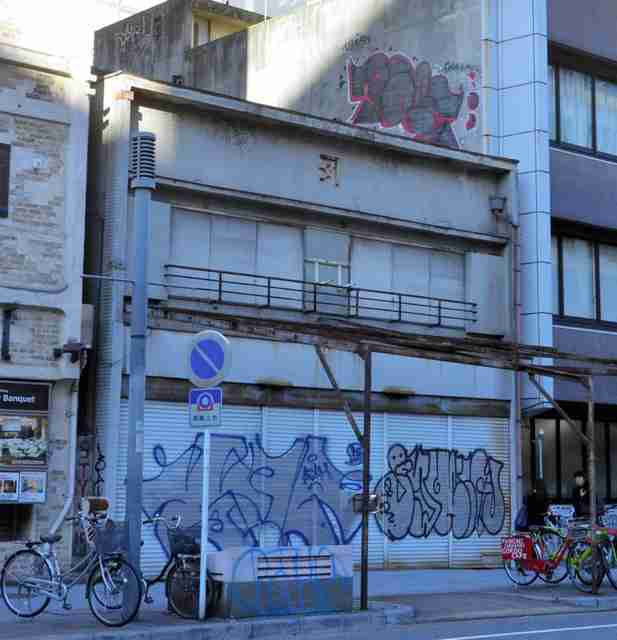 ビルの壁に落書き容疑 2人逮捕 Snsで 作品 公開 ガールズちゃんねる Girls Channel