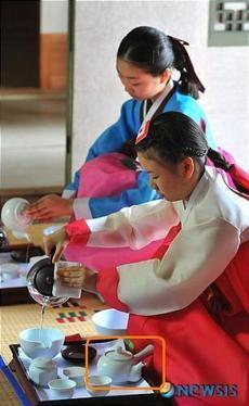 韓国で日本を持ち上げる報道が相次ぐ 「日本は憧れる国1位」と分析も