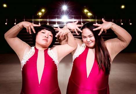 おかずクラブ、レオタード姿でド迫力ダンス ケント・モリ振付で新体操部と共演