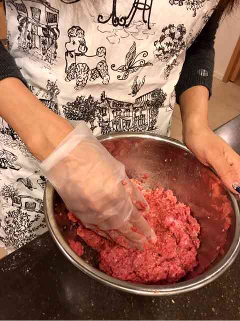 「まるで給食のおばちゃま」神田うの、お弁当は作り置き料理を大量生産