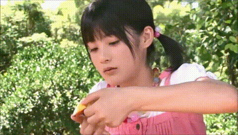 食べてる女の子の画像