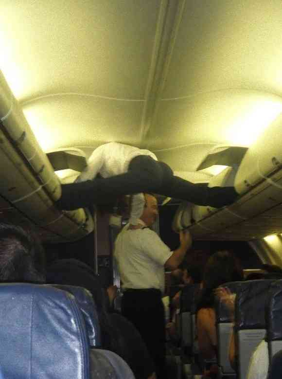 【一部閲覧注意】飛行機内でうっかり見ちゃった奇妙な場面