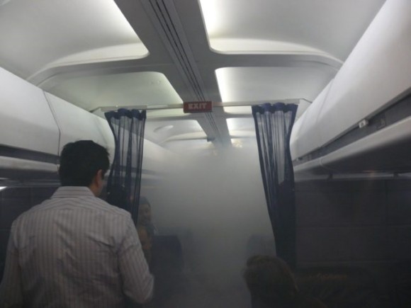 【一部閲覧注意】飛行機内でうっかり見ちゃった奇妙な場面