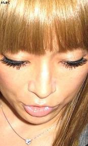 浜崎あゆみ、肩出し＆ボディライン強調ワンピ姿披露で「細っ」「どんどん痩せてる？」