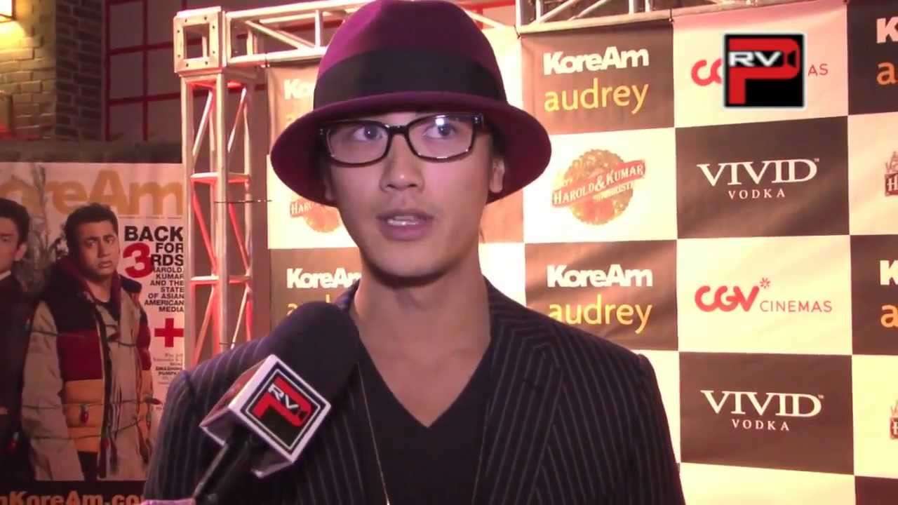 赤西仁 英語インタビュー Jin Akanishi interview at " Very Harold and Kumar 3D Christmas" - YouTube