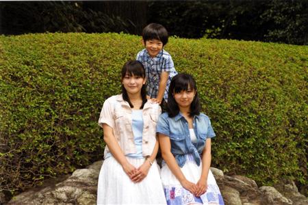 秋篠宮ご夫妻と悠仁さま 長崎で原爆の犠牲者を慰霊