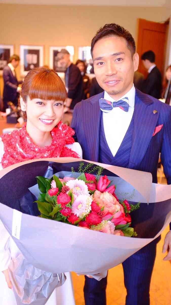 平愛梨ネイル小指に長友の5 親指にサッカーボール