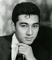 昭和に活躍したカッコいい芸能人の画像を貼りましょう。