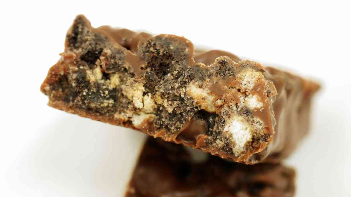 ブラックサンダー初のもちもち食感！　「もちもちブラックサンダー」あずき味と抹茶味が登場