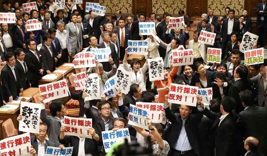 「ユーキャン新語・流行語大賞」の一つに選ばれた「日本死ね」の撤回を求める署名活動が開始される