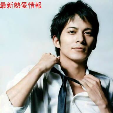 岡田准一、宮崎あおいと伊勢神宮で“手つなぎ参拝”！師走の大安にお参りで来年は結婚成就？