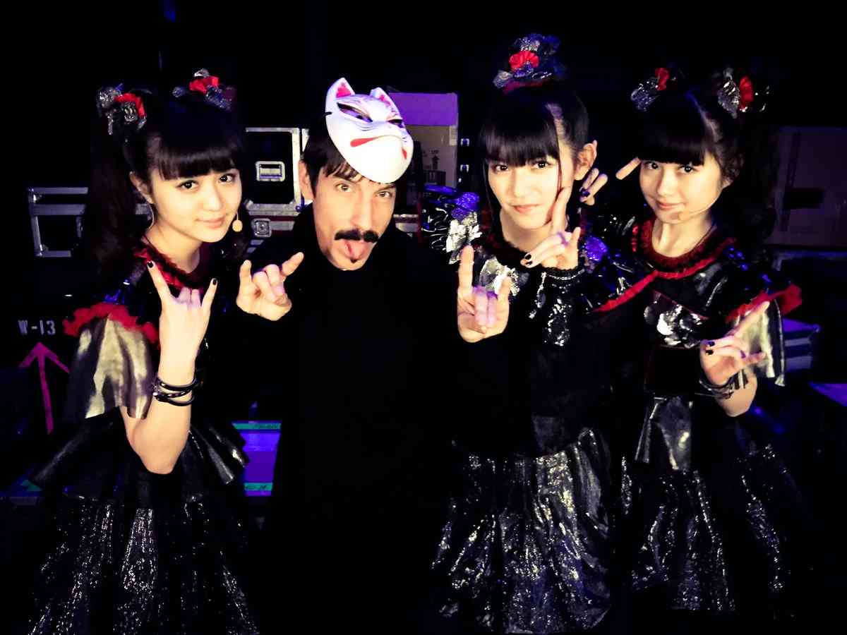 韓国籍の男が稲荷神社でキツネ像壊す…100体近くの被害届とも関連調査へ