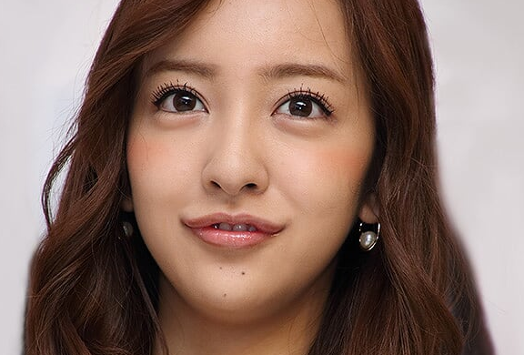 板野友美、高級ブランド品をインスタに次々アップするセレブぶりが話題に！
