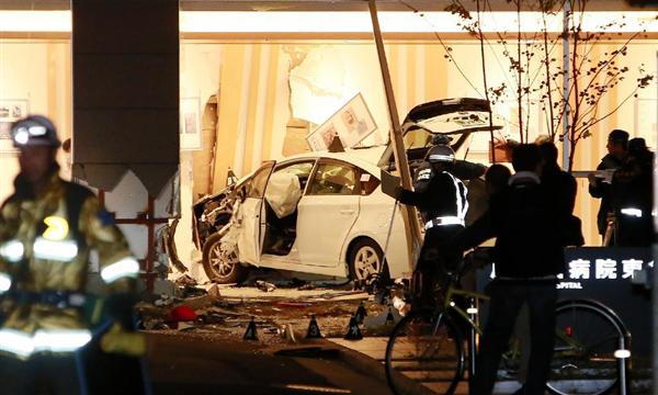 【福岡タクシー病院突入】「ブレーキランプ不点灯だった」と目撃者証言（1/2ページ） - 産経WEST