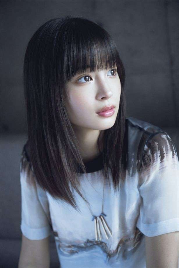“オトナな広瀬すず”に「美人すぎる」「女神」と絶賛の声
