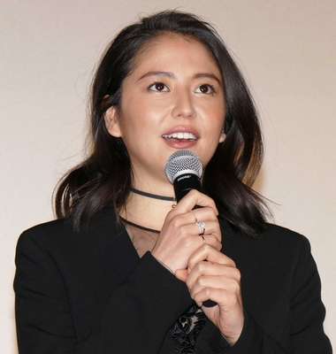 【2016年末特集】長澤まさみ、石原さとみ、ローラら華やかドレスアップ総まとめ！