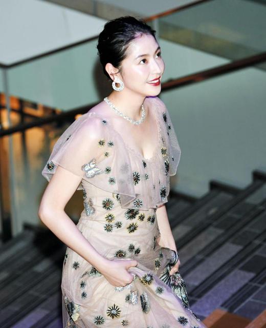 【2016年末特集】長澤まさみ、石原さとみ、ローラら華やかドレスアップ総まとめ！