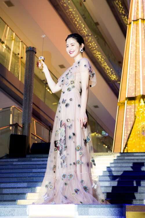 【2016年末特集】長澤まさみ、石原さとみ、ローラら華やかドレスアップ総まとめ！