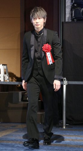 綾野剛、EXILE岩田剛典らが受賞式に出席　神木隆之介らも駆けつける＜第41回報知映画賞＞