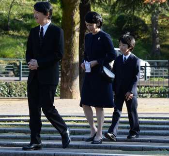 秋篠宮ご夫妻と悠仁さま 長崎で原爆の犠牲者を慰霊