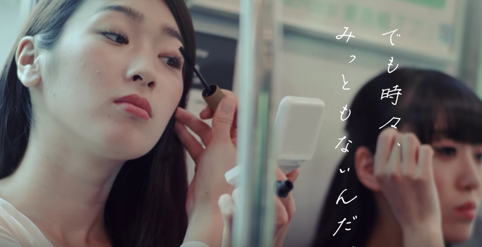 電車内でのお化粧について