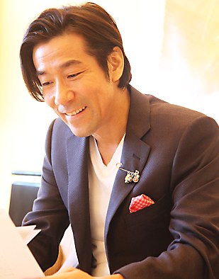 岸谷五朗、香夫人と結婚後ステージ初共演　プリプリ名曲に「やりにくい」