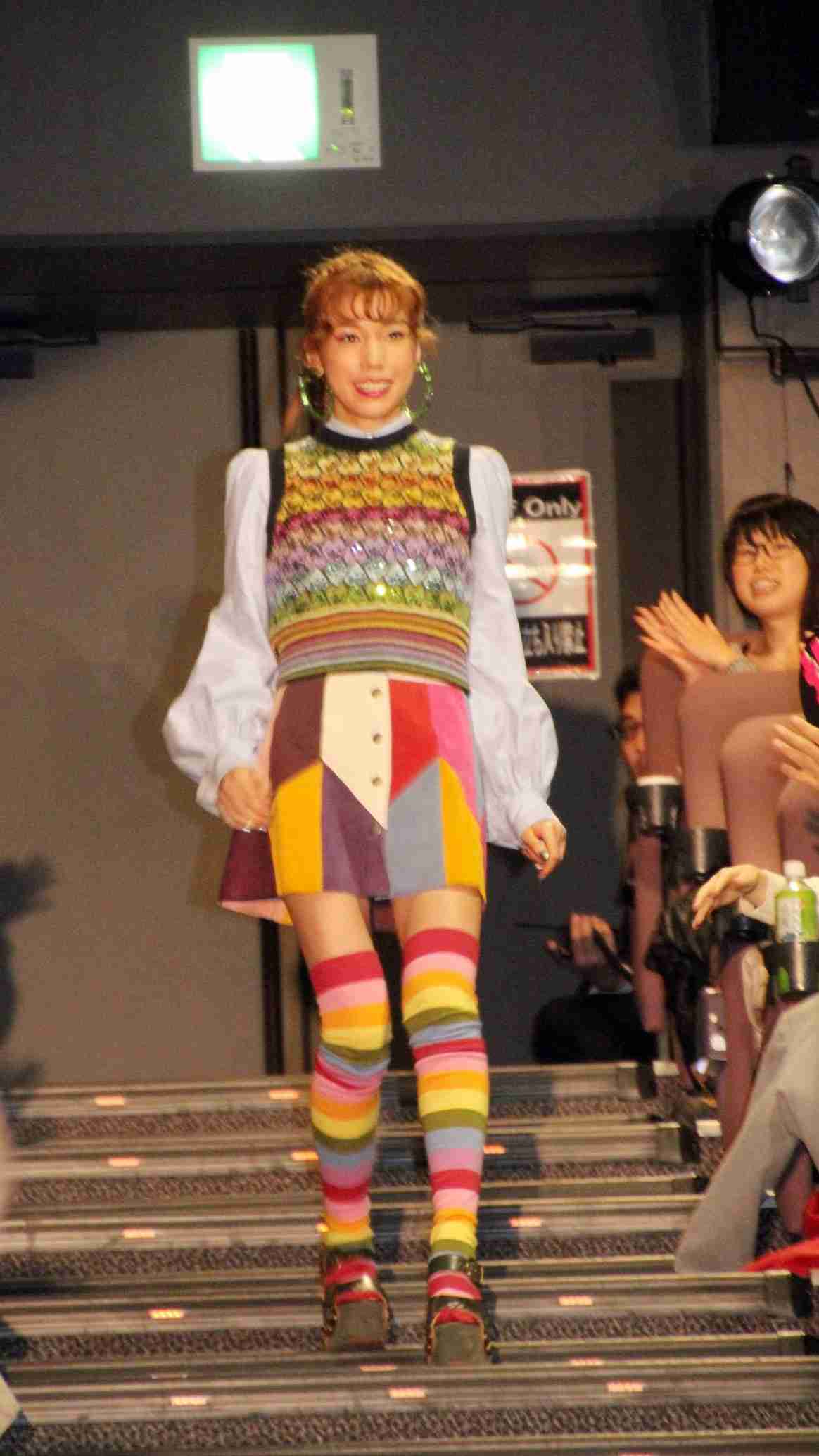 菜々緒、深スリットドレスで美脚解放　体当たり演技を語る