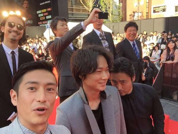 綾野剛が飲酒トークで暴走「（小栗）旬なんて別にかっこよくない、山田（孝之）は毛玉」