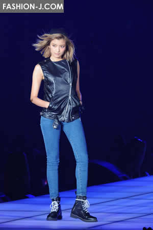 ローラ、ショーパン圧巻美脚に驚愕の声「脚なが！」「同じ人間とは思えない」