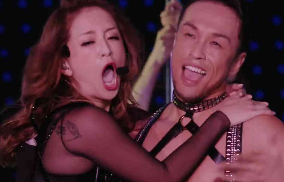 思わず二度見!? 浜崎あゆみ、限界ギリギリの肌出しショット公開で「セクスィ連発」「肌がぷるぷる！」