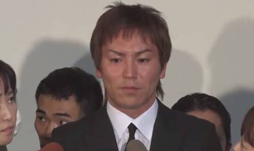 狩野英孝　涙の謝罪会見66分　謹慎処分に　交際認め「恋愛感情あった」