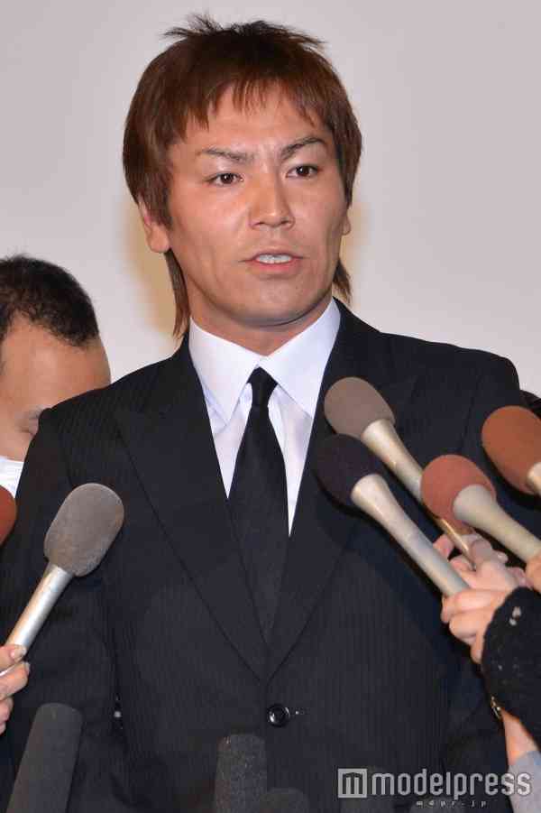 ＜狩野英孝 会見＞謹慎処分に 淫行疑惑報道を謝罪 - モデルプレス