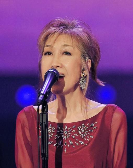 高橋真梨子　体重33キロ以下だった…大みそかの紅白で激やせ心配の声も